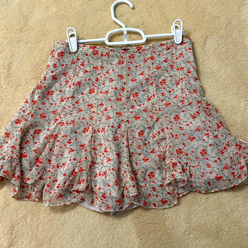 Precious flowered flouncy skort.